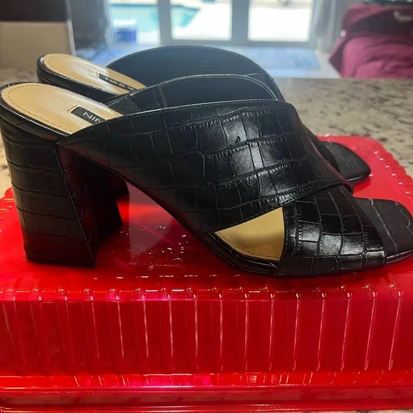 Nine West Black croc sandals - Picture 4 of 7